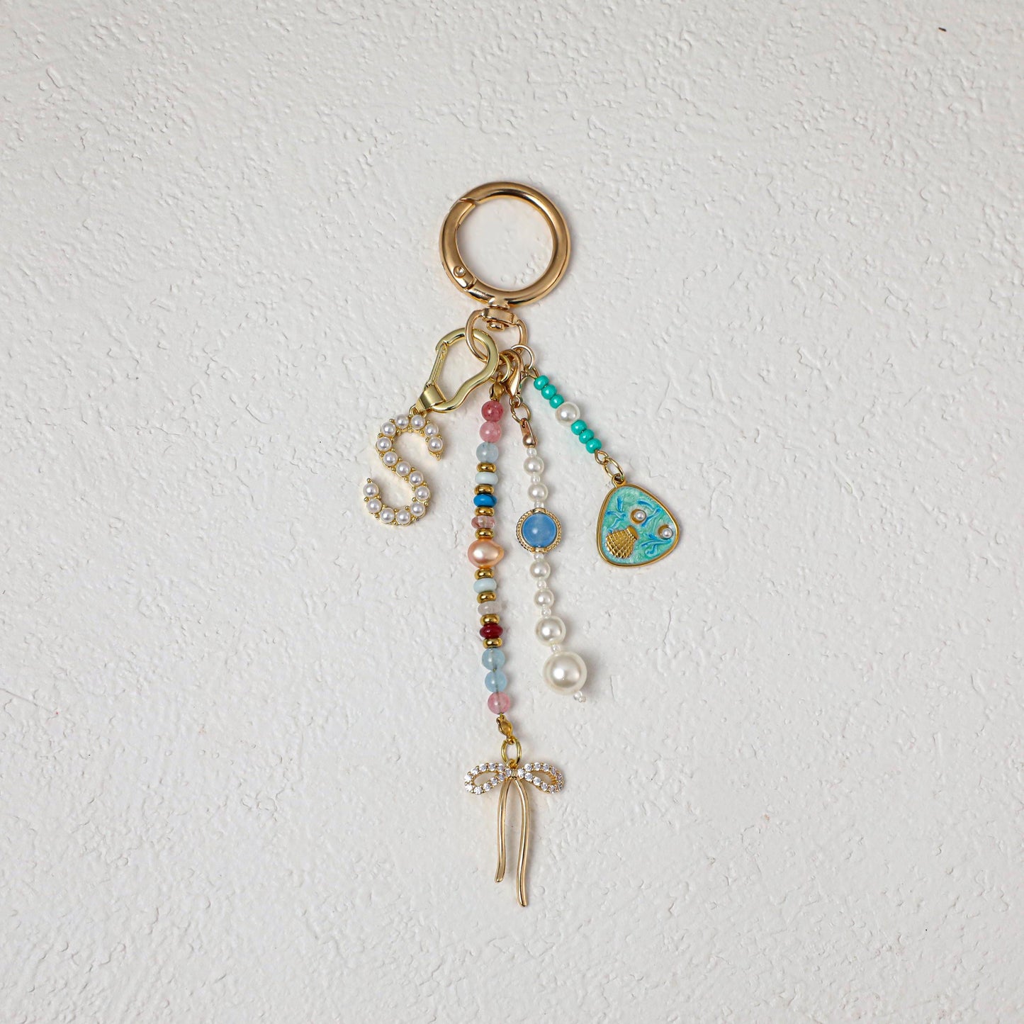 Personalized beaded keychains, letter pendant keychains, pearl keychains, bag charms, personalized keychains, car keychains, birthday gifts.