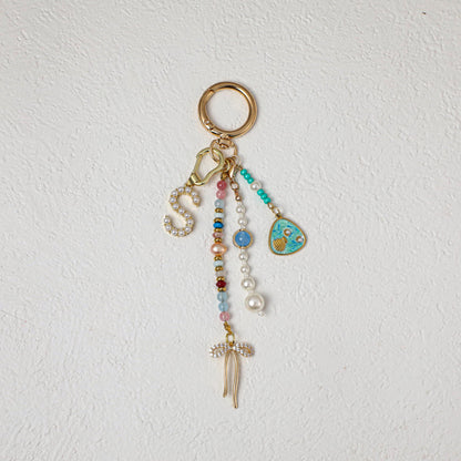 Personalized beaded keychains, letter pendant keychains, pearl keychains, bag charms, personalized keychains, car keychains, birthday gifts.
