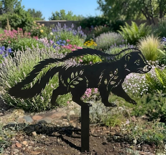 Metal Skunk Garden Stake, Animal Yard Art, Outdoor Lawn Decor, Cute Skunk Silhouette, Garden Sculpture