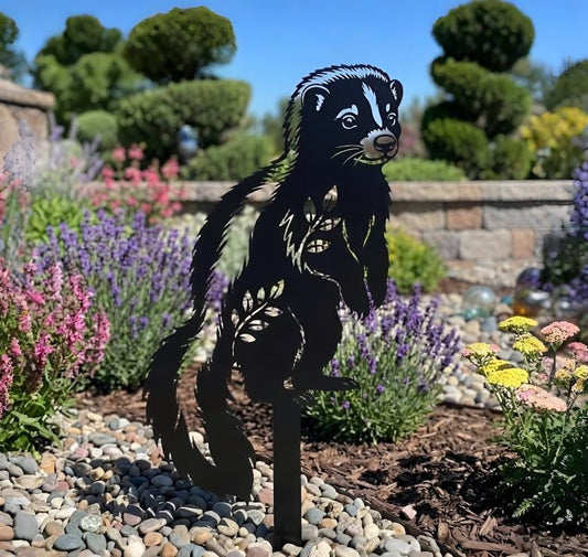 Skunk Stake Garden Decor , Metal Animal Silhouette, Yard Art , Outdoor Flower Bed Decoration